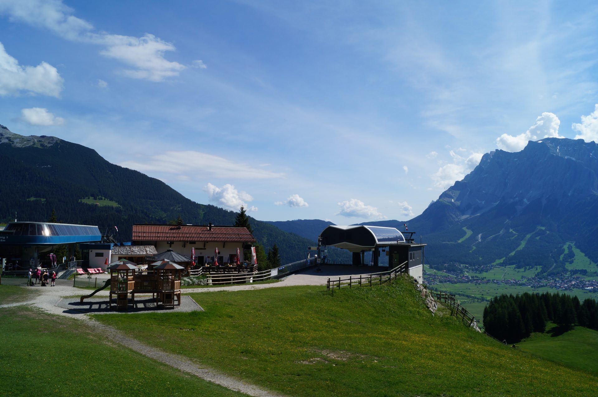 Grubighütte - Main Carousel - Title